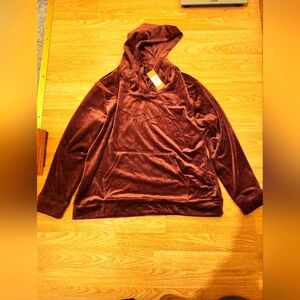 Denver Hayes large burgundy hooded long sleeve sleep wear with kangaroo pocket.